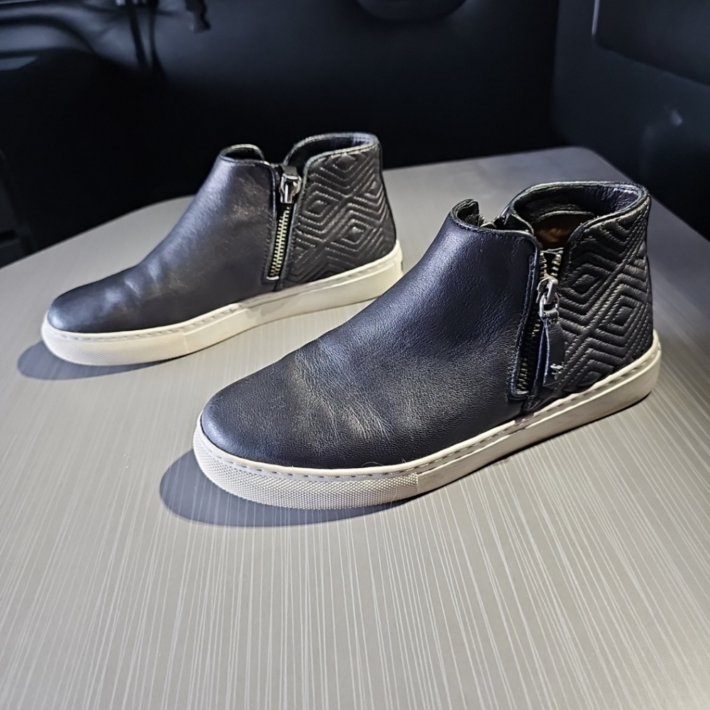 Trask Womens Lana Hi Top Sneaker‎ Black Size 6M Excellent Pre-Owned Condition